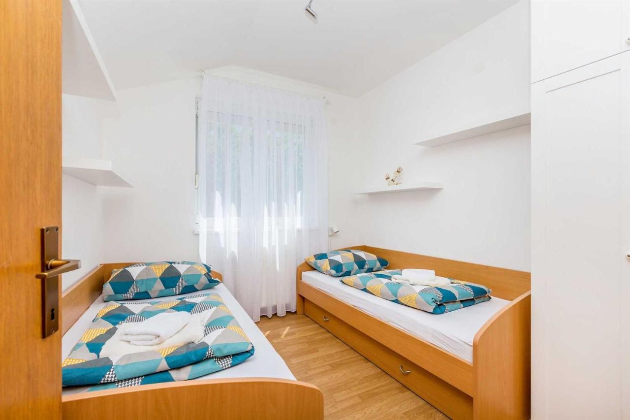 Holiday Home Olive Garden Brzac Eksteriør bilde