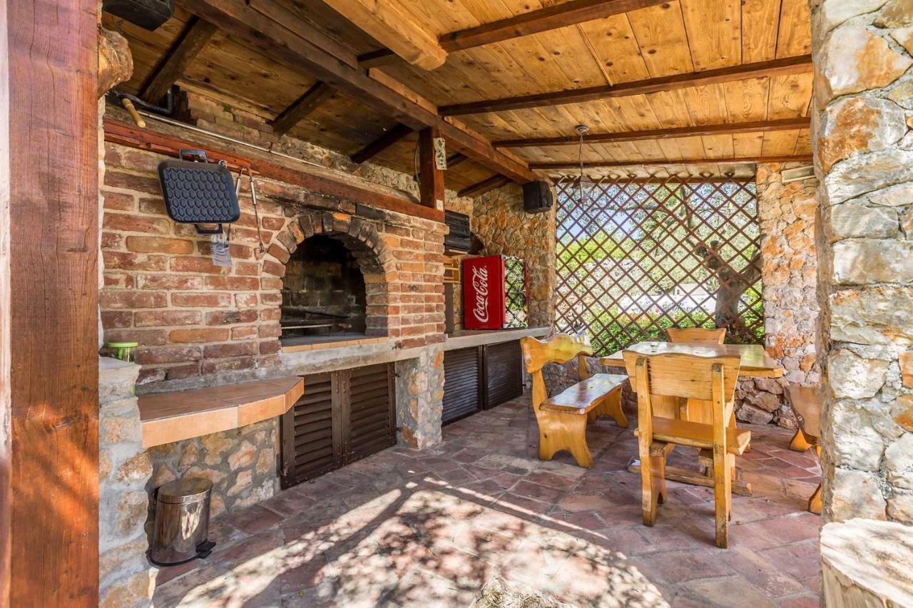 Holiday Home Olive Garden Brzac Eksteriør bilde